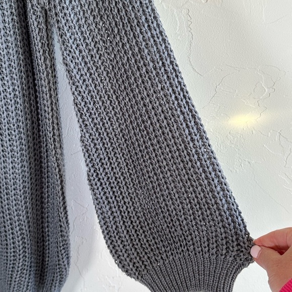 She + Sky Cozy Gray Knit Scoop Neck Sweater with Bell Sleeves Sz M - Picture 2 of 8